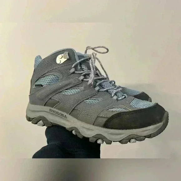 Kids size 5.0M Merrell Moab hiking shoe/boot - Picture 1 of 6
